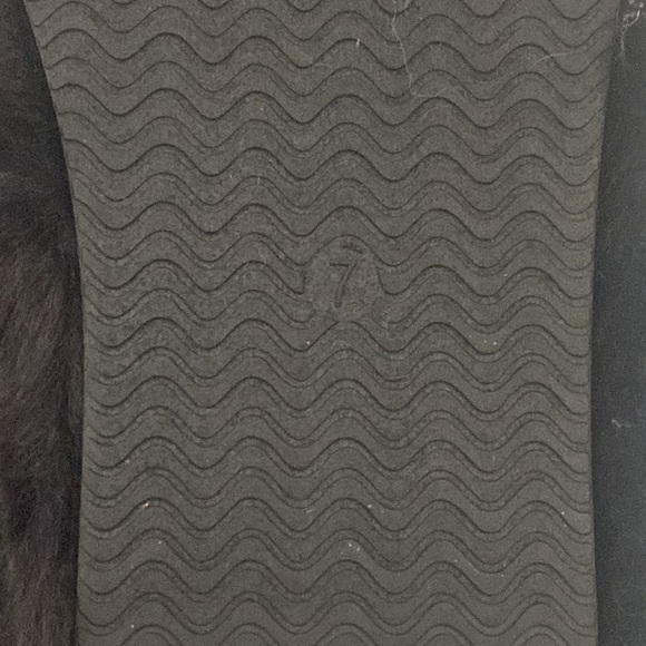 Fabletics Black Furry Snug Strap Slipper Slides - Picture 7 of 9